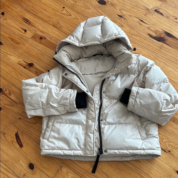 Quince Women's Cream Hooded Puffer Jacket - Picture 4 of 5